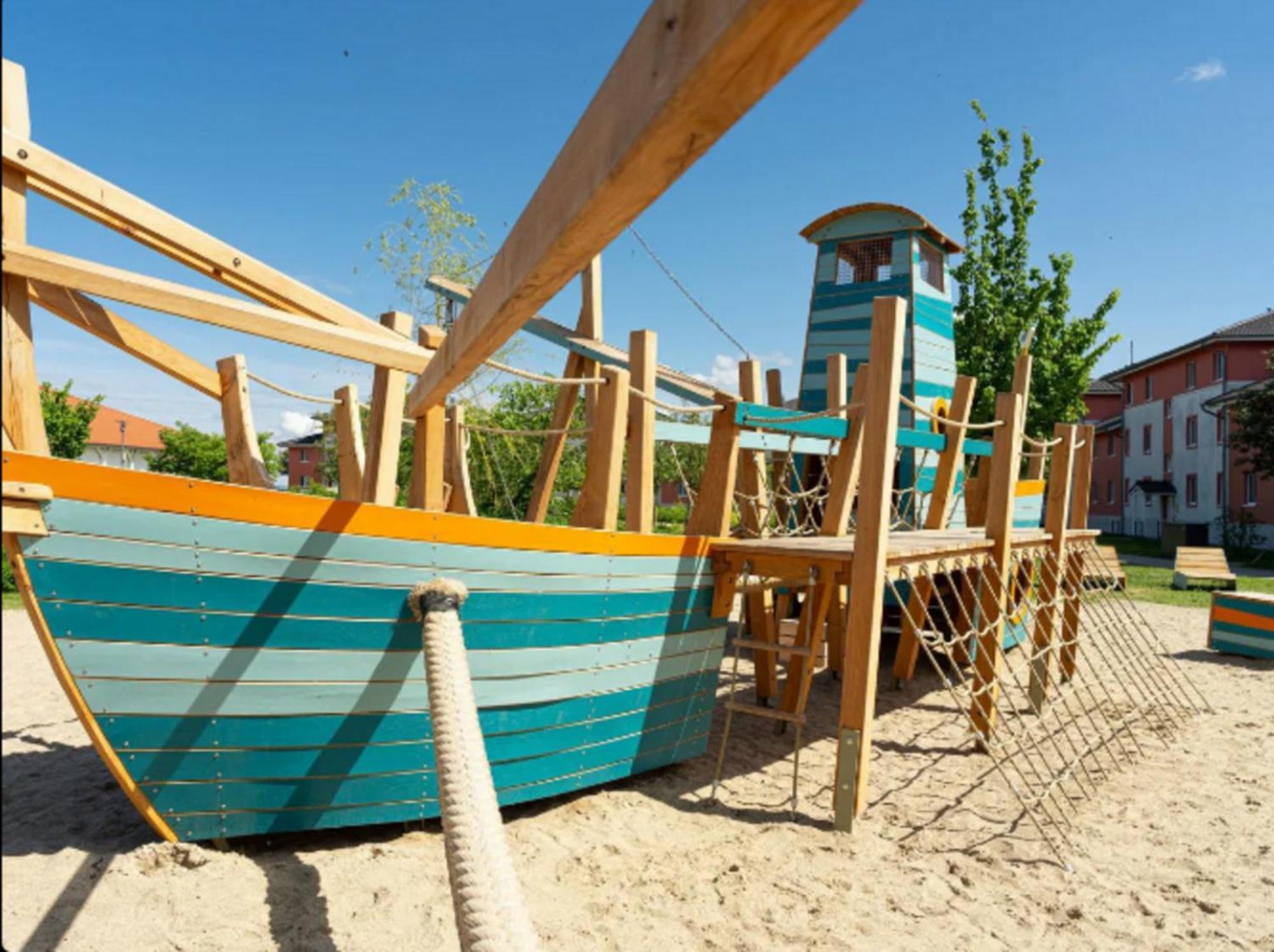 Exklusives Ostsee-Hausboot, Kueche Mit Spueler, Tv, Grosse Sonnenterrasse, 3X Kostenfreie Kfz-Parkplaetze, Klimaanlage, Bis Zu 6 Personen, 2X Baeder, Waschmaschine 볼텐하겐 외부 사진