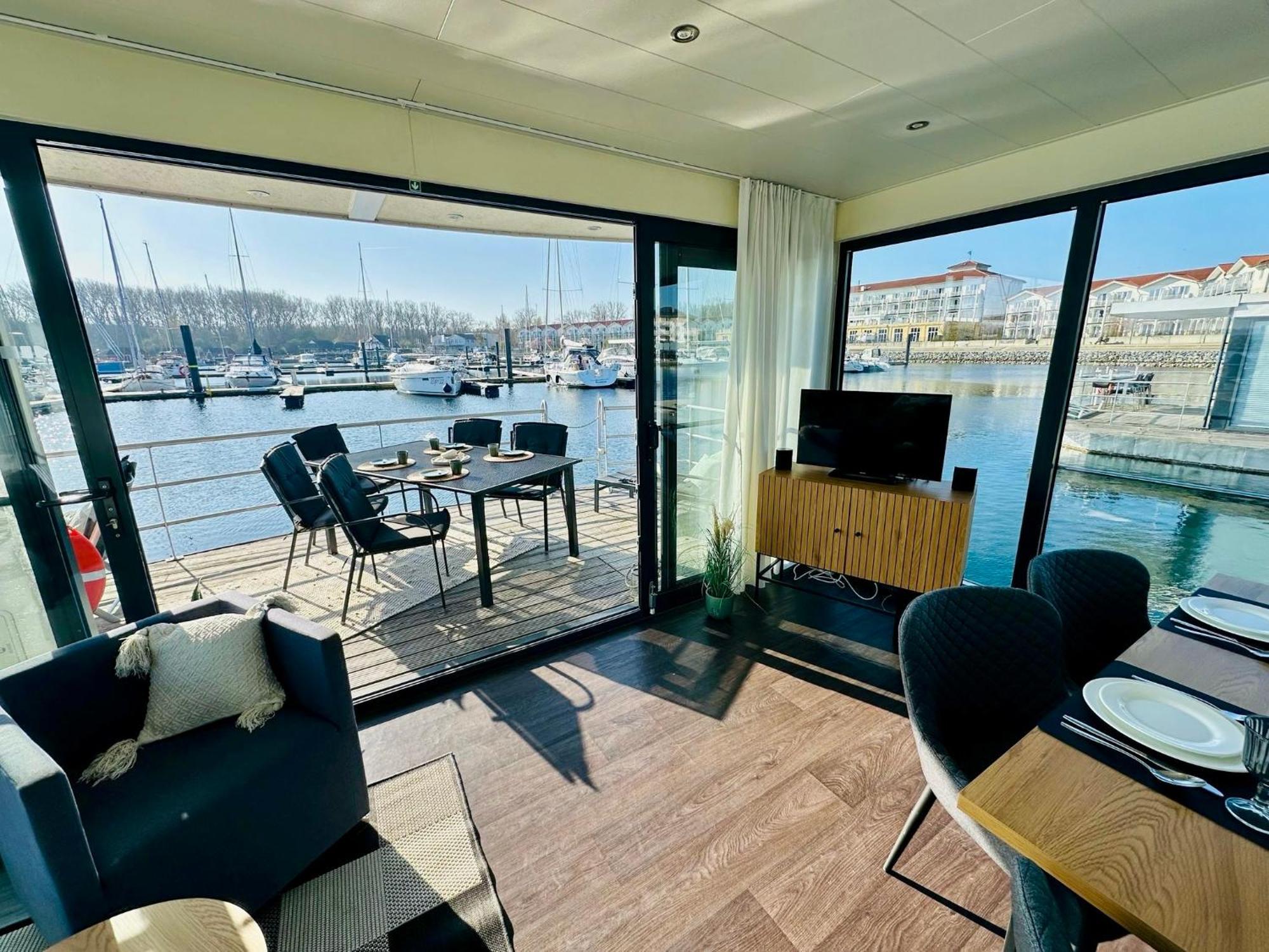 Exklusives Ostsee-Hausboot, Kueche Mit Spueler, Tv, Grosse Sonnenterrasse, 3X Kostenfreie Kfz-Parkplaetze, Klimaanlage, Bis Zu 6 Personen, 2X Baeder, Waschmaschine 볼텐하겐 외부 사진