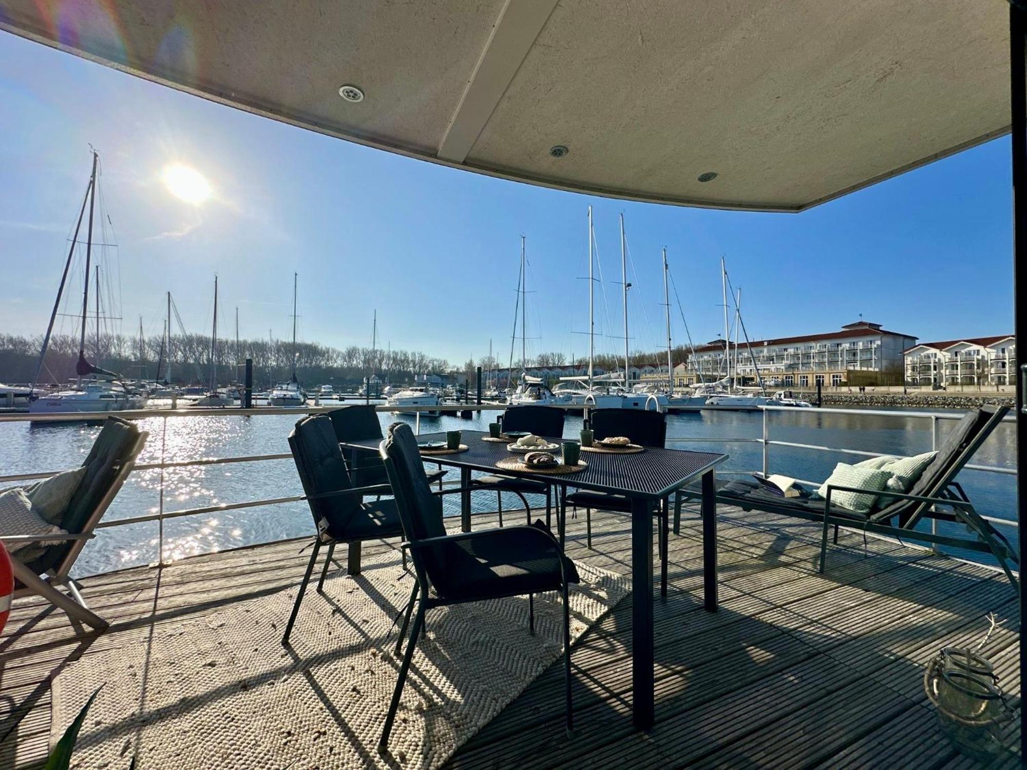 Exklusives Ostsee-Hausboot, Kueche Mit Spueler, Tv, Grosse Sonnenterrasse, 3X Kostenfreie Kfz-Parkplaetze, Klimaanlage, Bis Zu 6 Personen, 2X Baeder, Waschmaschine 볼텐하겐 외부 사진